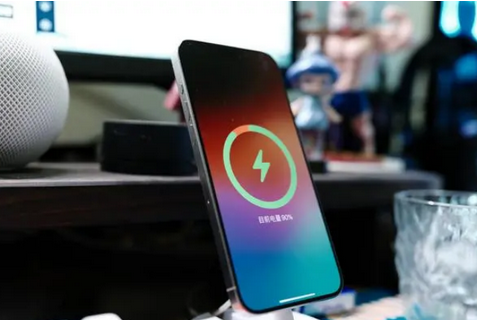 罗庄苹果15换屏服务分享用什么充电器给iPhone15充电更好 